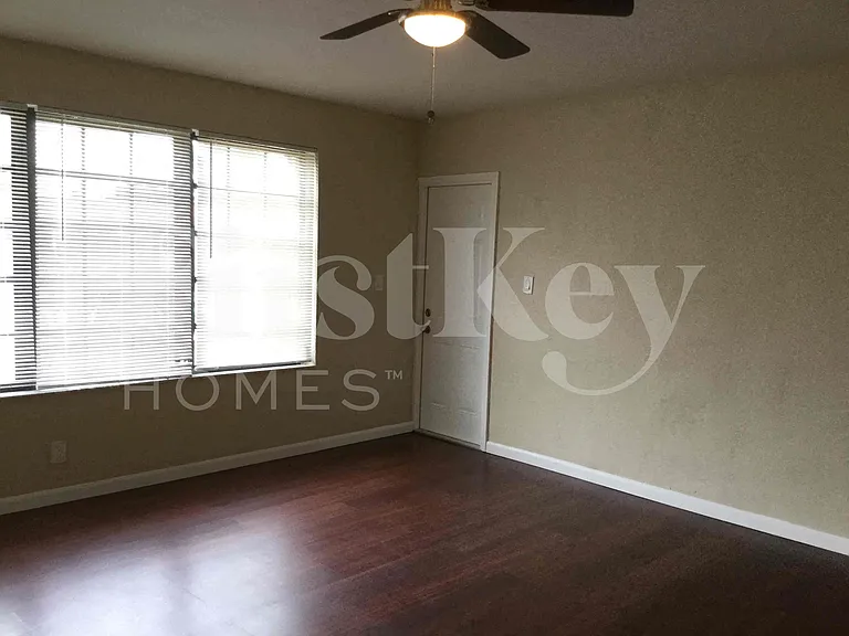 1121 NW 23rd Ter — Photo 8