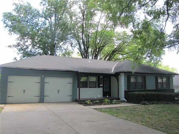 8313 Marty St, Overland Park, KS 66212