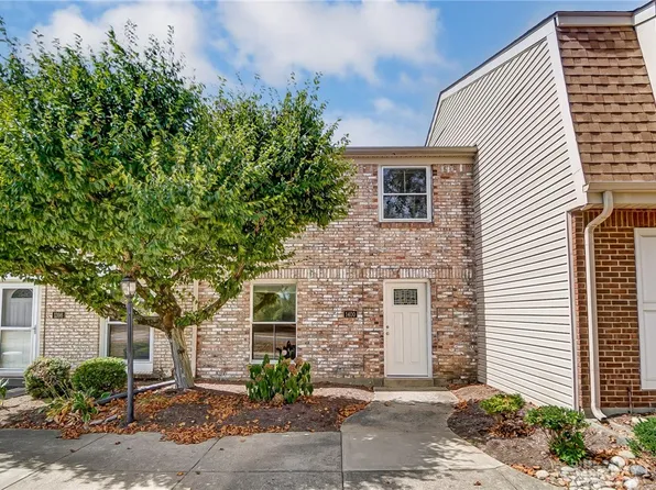 1400 Crown Point Ct, Dayton, OH 45434