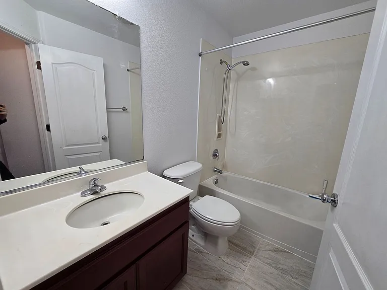 223 Santa Barbara St — Photo 14
