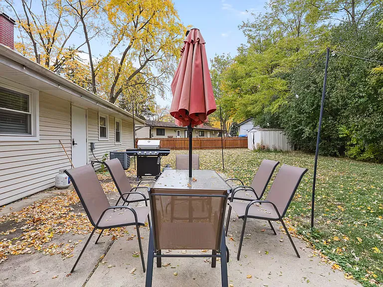 1002 Juniper Ln — Photo 33
