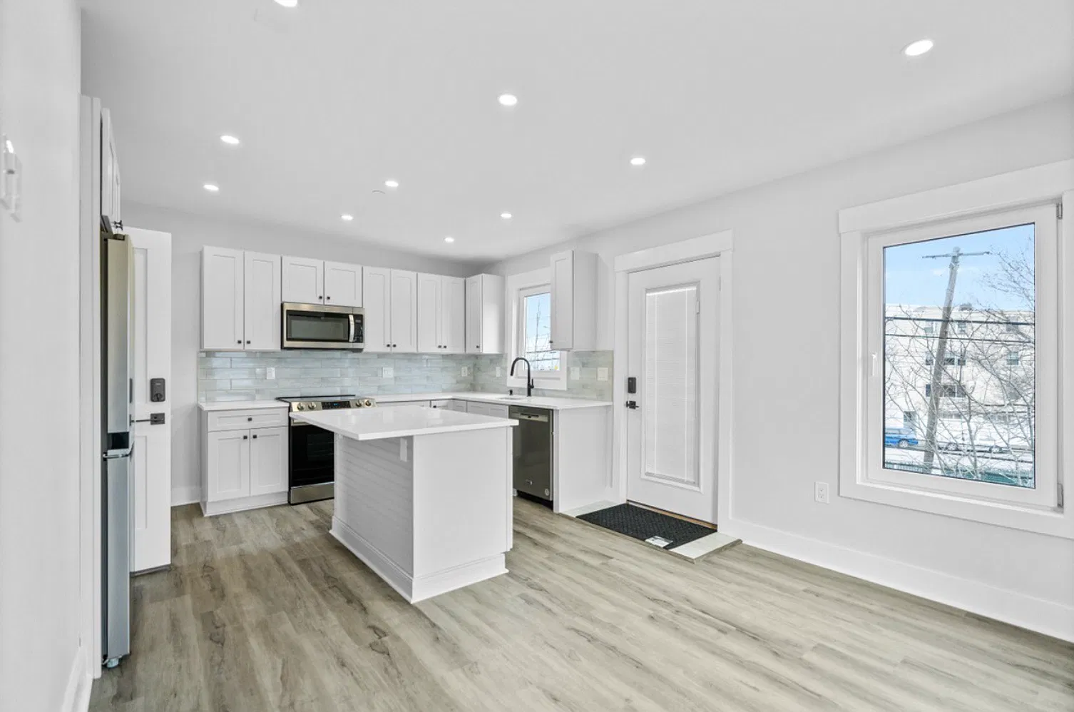 4 bed, 1100 sqft, $4,000 — Photo 4