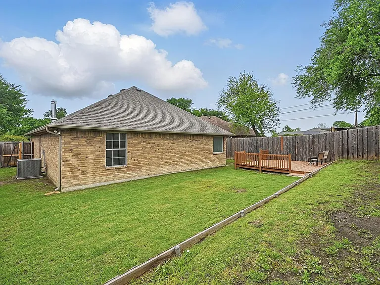 305 Timbercreek Ct — Photo 9
