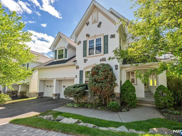 17 Crooked Hl, Oakland, NJ 07436