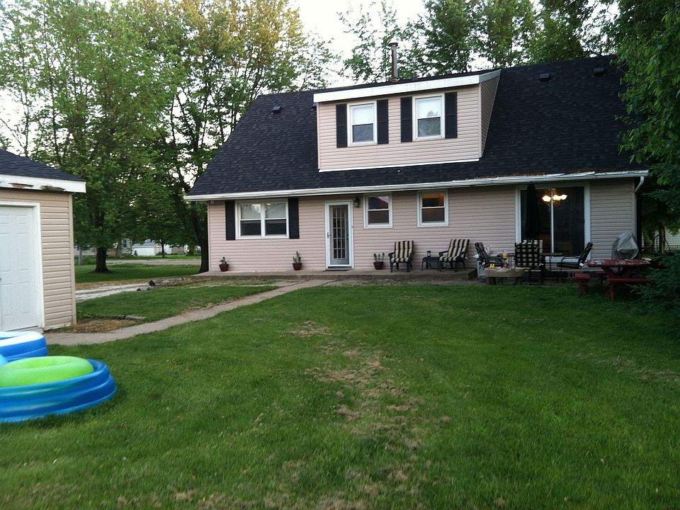 2nd image of 213 W Van Buren St