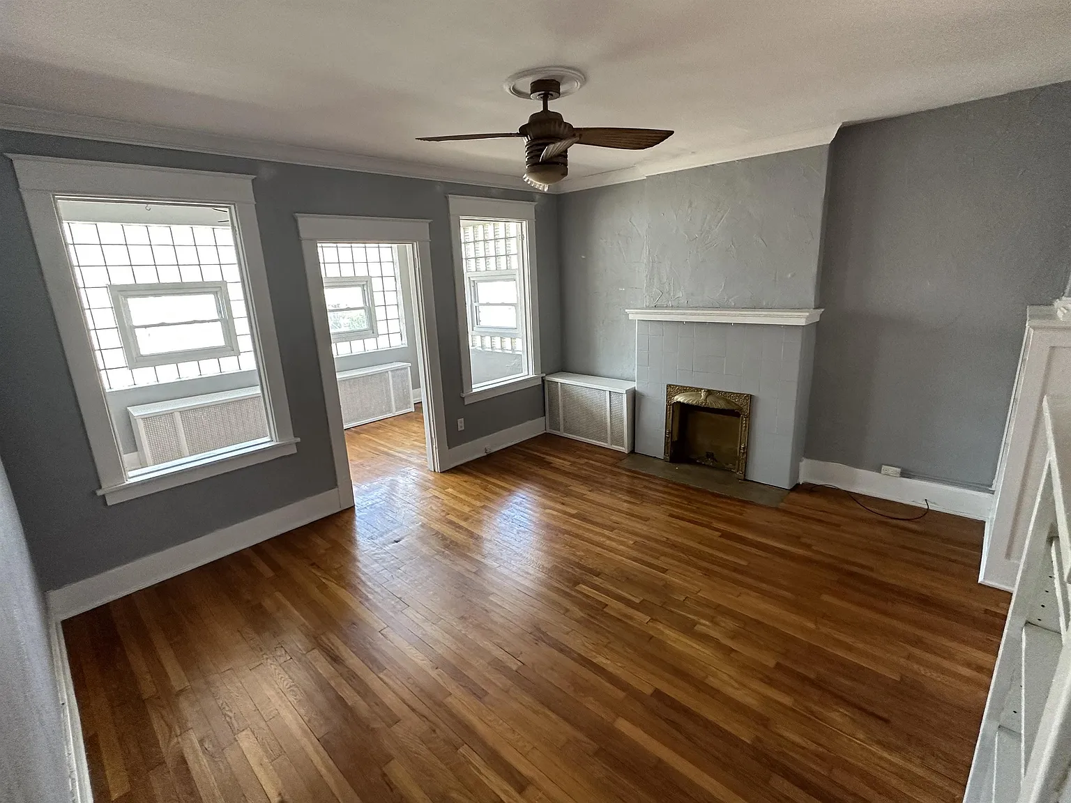 2727 Broadway Ave — Photo 4