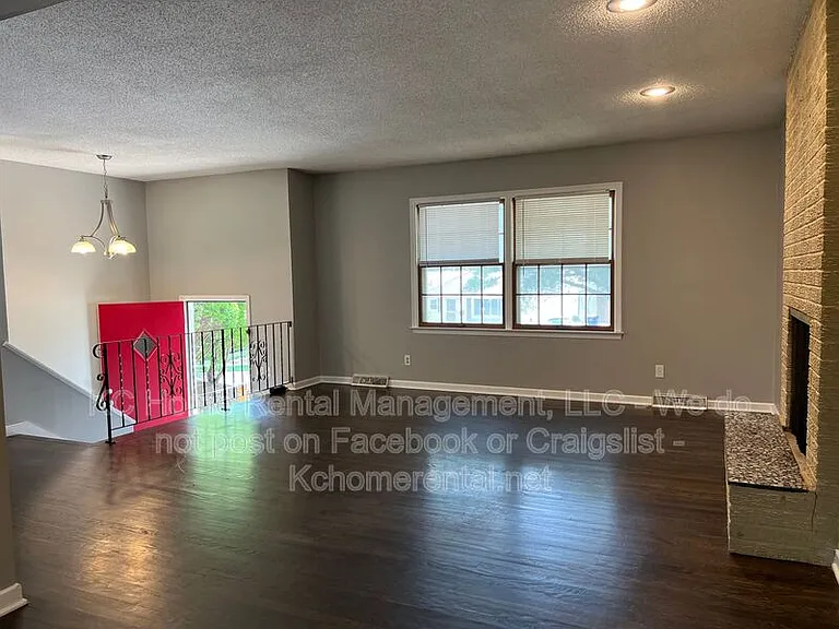 6708 W 71st Ter — Photo 13