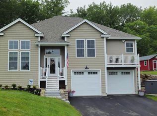 11 Carriage Hill Rd, Wilton, NH 03086