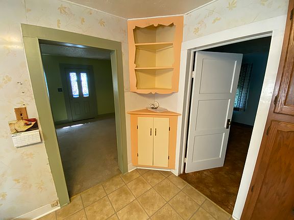 4th image of 2707 Cook St #1
