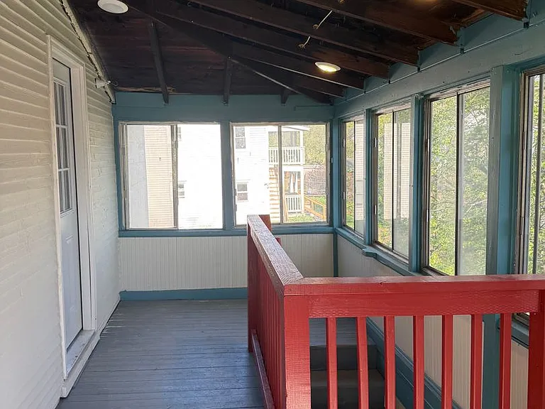 31 Marble Ave — Photo 15