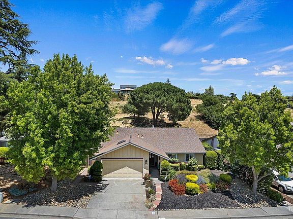 2nd image of 215 Essex Way