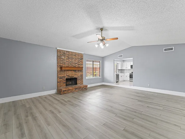 1509 Pecos St — Photo 3