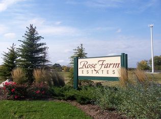 810 Indian Trce, Woodstock, IL 60098