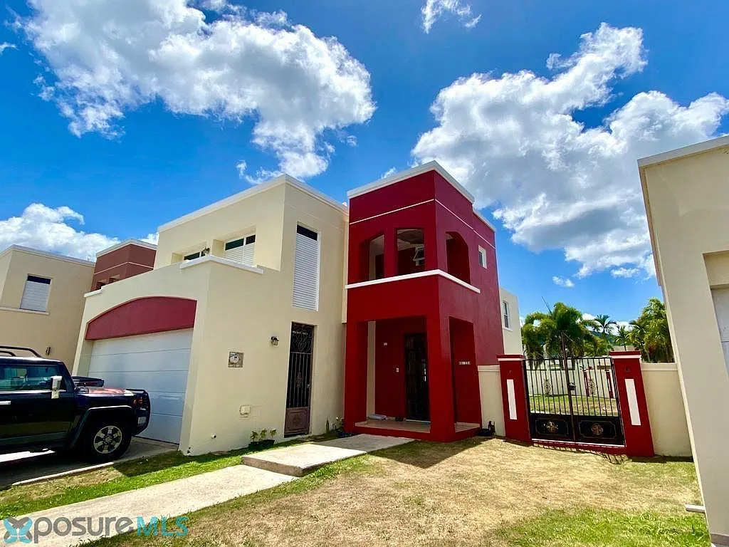 4 bed, 2.5 bath, 2200 sqft, $2,300 — Photo 2