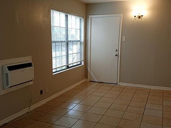 3rd image of 1125 Ann St APT 6