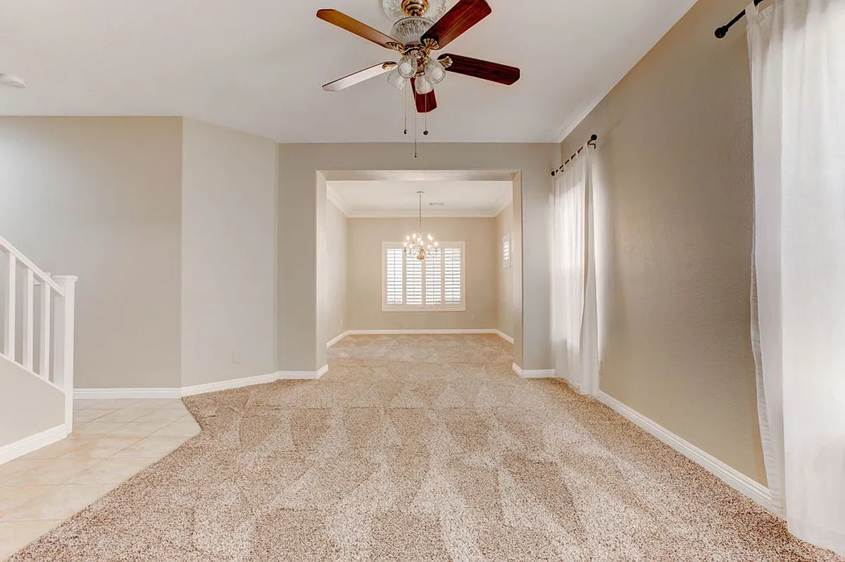 Building Photo - 809 Royal Birch Ln