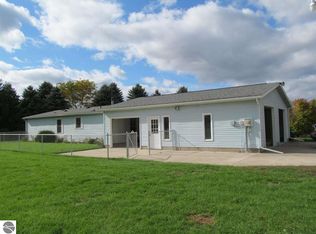 9592 Peterson Dr, Cadillac, MI 49601