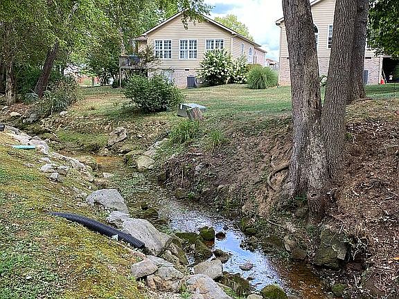 4th image of 310 Oakbridge Dr