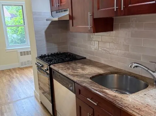 250 W Merrick Road #2R, Freeport, NY 11520