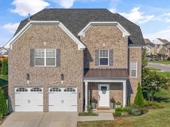 112 Silver Maple St, Lenoir City, TN 37771