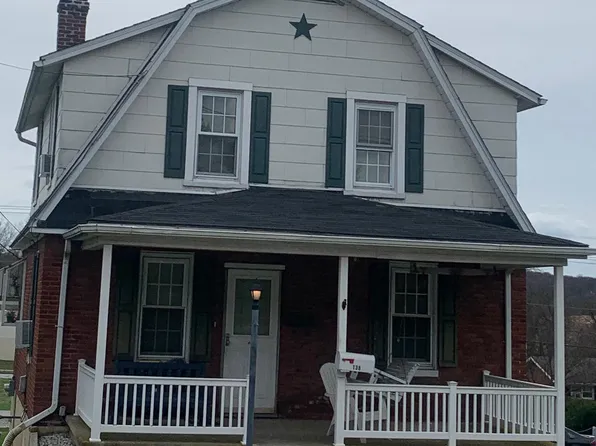 138 E Market St, Hallam, PA 17406