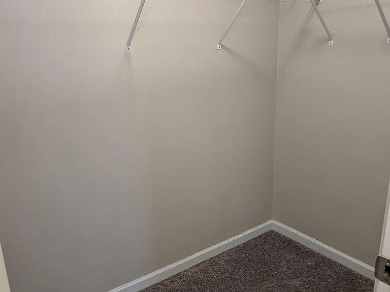 1058 Ashmore Dr — Photo 22