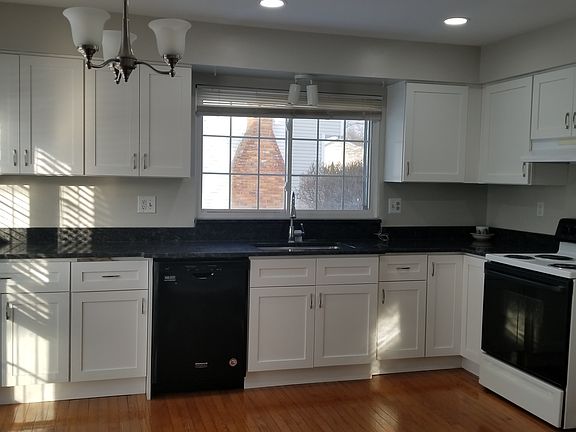 2nd image of 1852 Fordham Dr