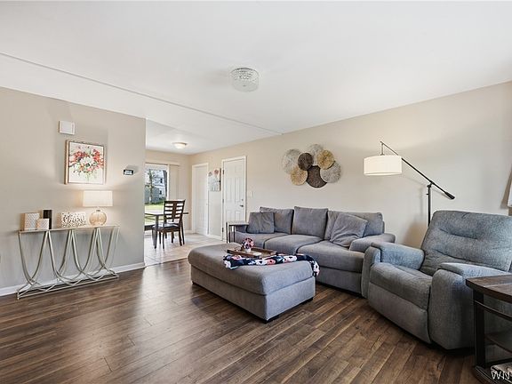 2nd image of 92 Ridgedale Cir
