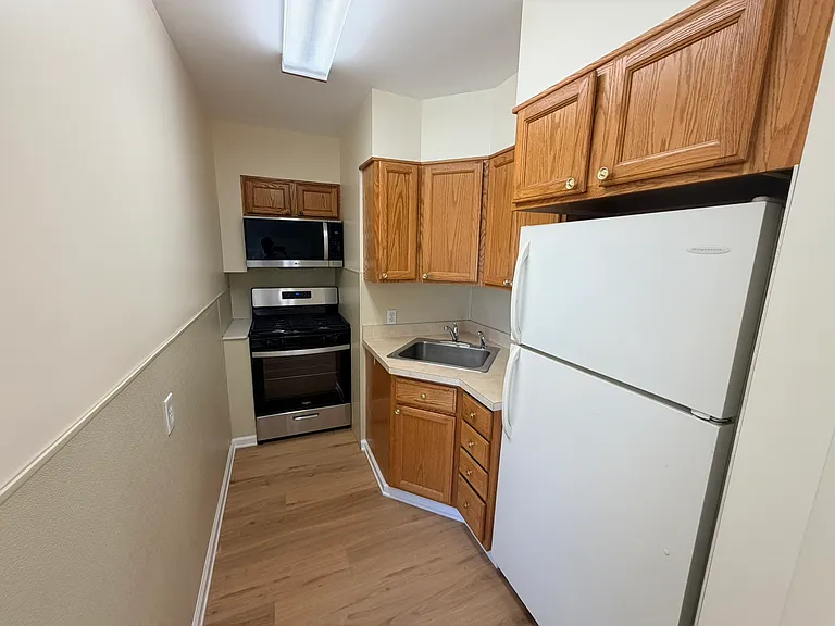14 Oakwood Ave #4 — Photo 4