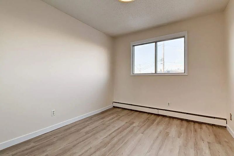 Edmonton Apartment for rent - 2 Bedrooms — photo 8
