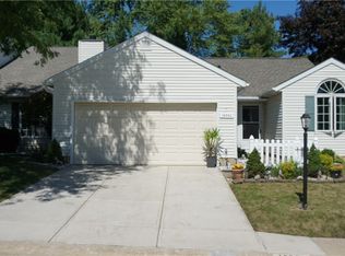 16560 Lake Circle Dr, Strongsville, OH 44136