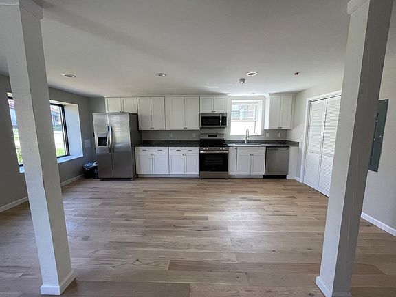 5th image of 1939 Fort Robinson Dr #6