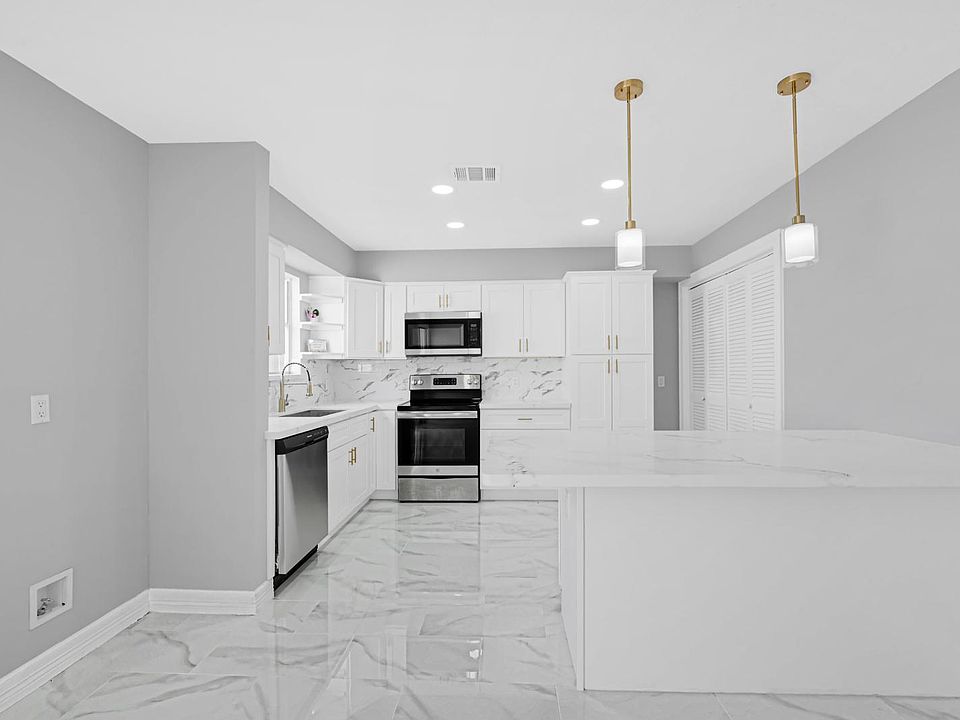 1st image of 6326 Cambridge Glen Ln