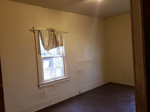 5th image of 259 E Philadelphia Ave