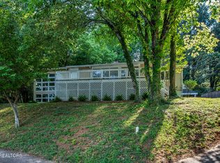 102 Oxford Rd, Oak Ridge, TN 37830