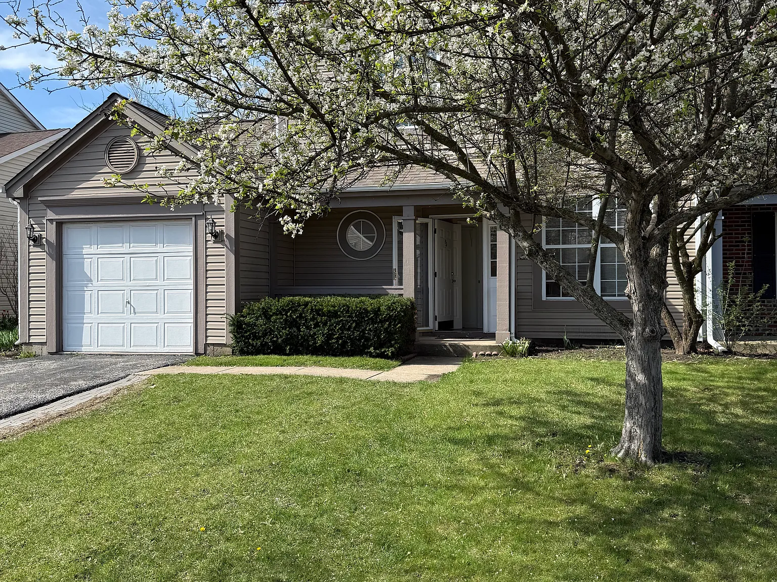 3 bed, 1.5 bath, 1356 sqft, $2,700 — Photo 1