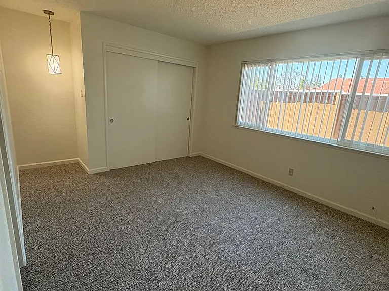 River's Bend Apartments - Orangevale 95662 — Photo 23