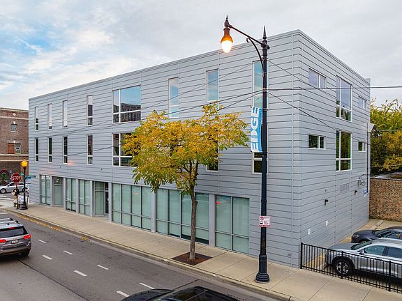2nd image of 6354 N Lakewood Ave APT 32