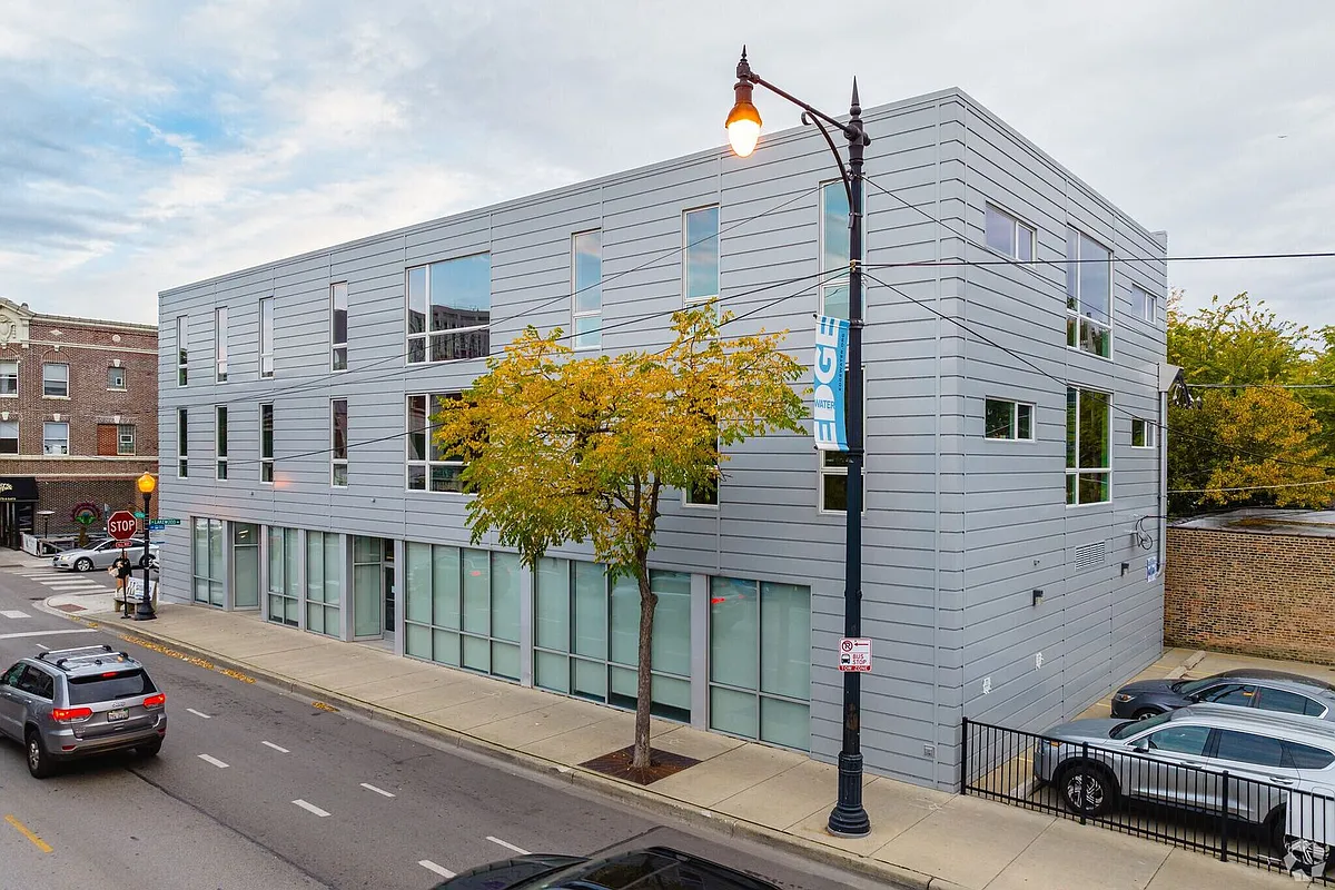 Building Photo - 6354 Lakewood