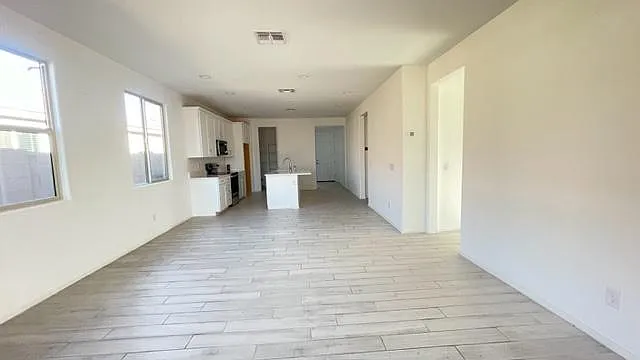 1224 E Jahns Dr — Photo 13