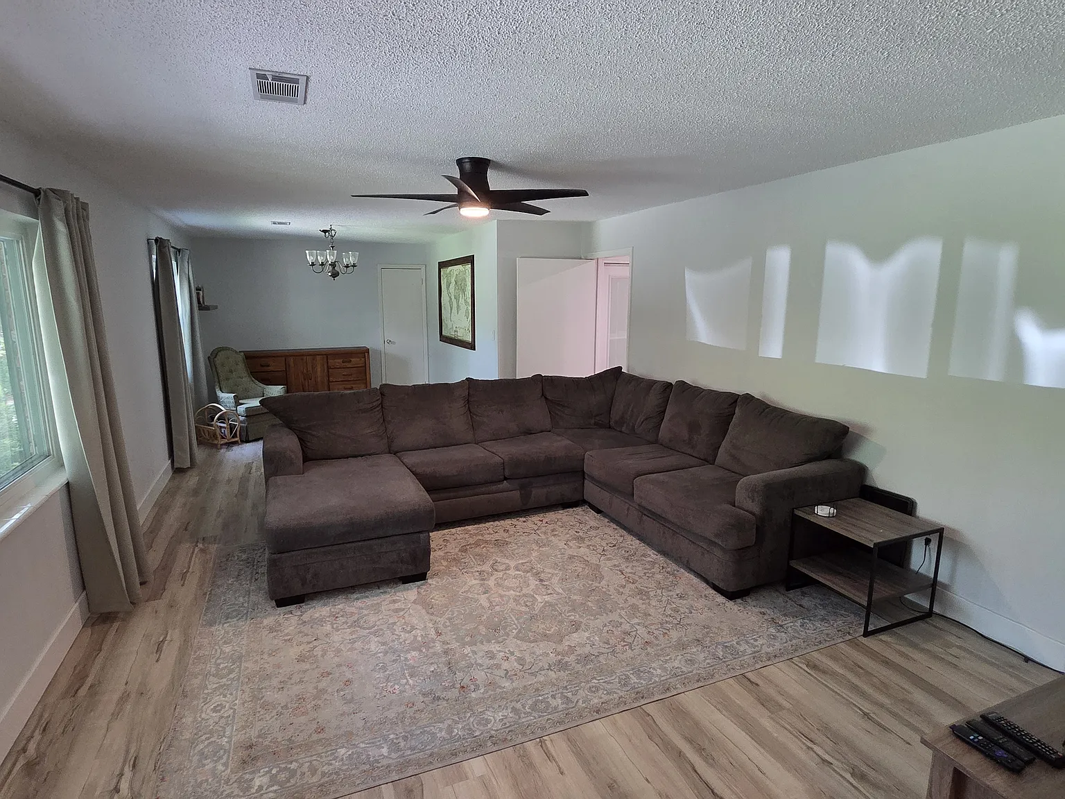 4 bed, 1902 sqft, $3,100 — Photo 3