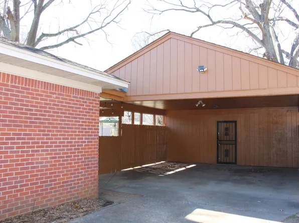 1611 Colonial Rd, Memphis, TN 38117