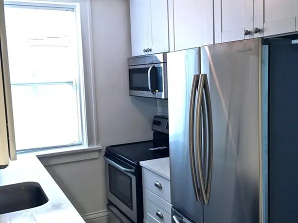 6242 North Dr APT 2E, Saint Louis, MO 63130