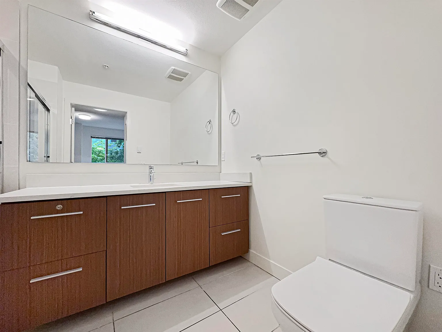2 bed, 879 sqft, $3,600 — Photo 3