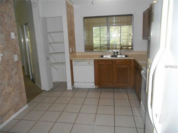 3rd image of 510 Shumard Oaks Dr