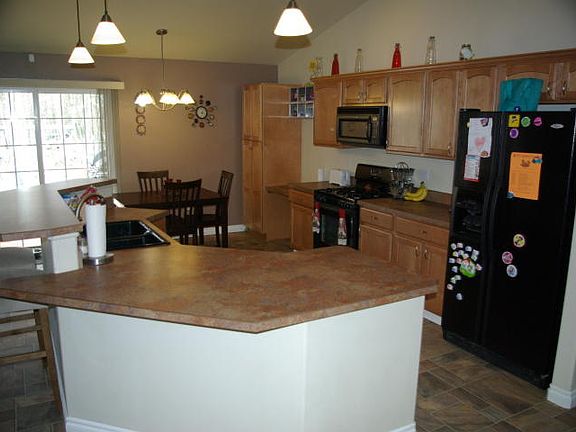 5th image of 3360 N Edgewater Dr