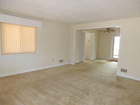 4th image of 610 28th Avenue Ct NE