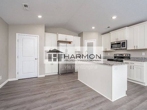 3rd image of 416 N Georgie Ave