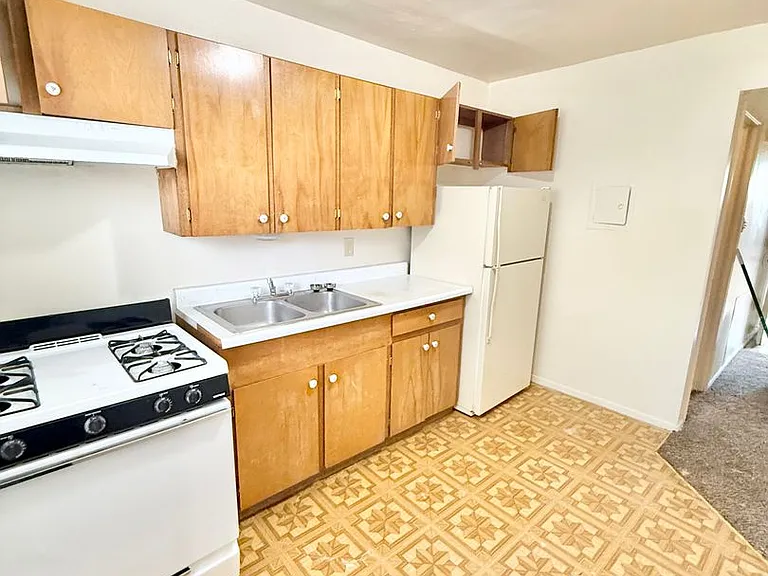 319 General Marshall St NE — Photo 1