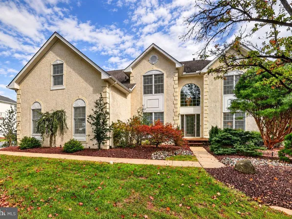 6 Dover Pl, Holland, PA 18966